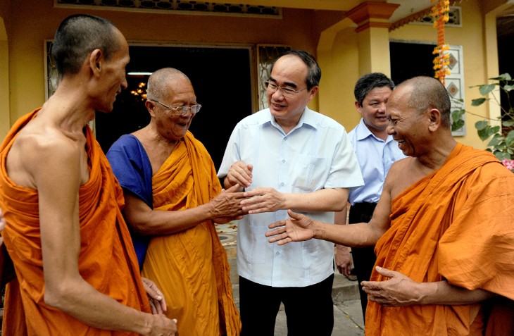 ប្រធានគណៈកម្មាធិការមជ្ឃឹមរណសិរ្សមាតុភូមិលោកNguyen Thien Nhanទៅបំពេញទស្សនកិច្ចការងារនៅខេត្ត Tra Vinh - ảnh 1